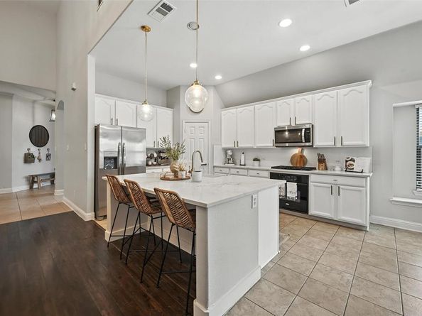 841  Branch Crossing , Lantana Texas 76226