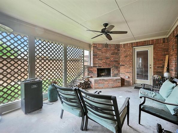 841  Branch Crossing , Lantana Texas 76226