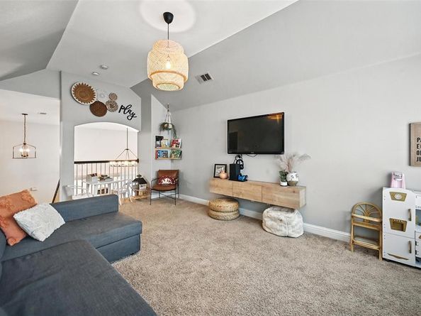 841  Branch Crossing , Lantana Texas 76226