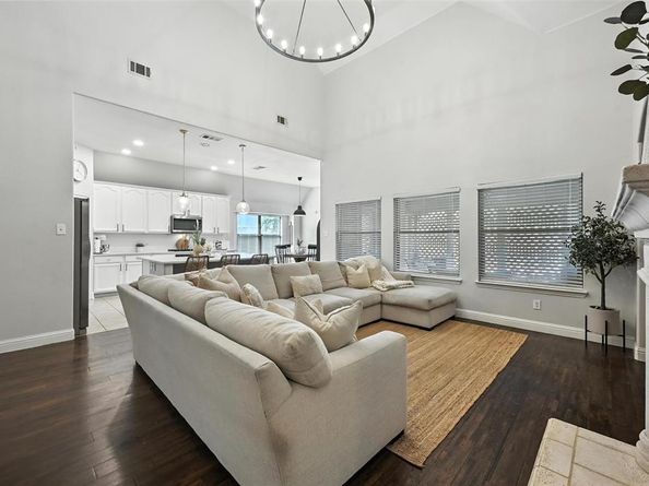 841  Branch Crossing , Lantana Texas 76226