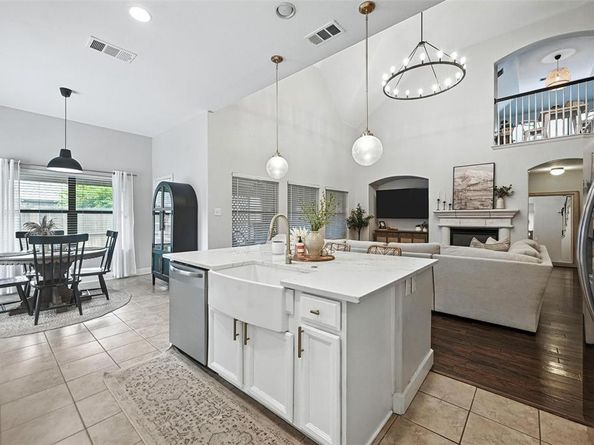 841  Branch Crossing , Lantana Texas 76226