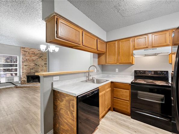 9459  Olde Village Court , Dallas Texas 75227