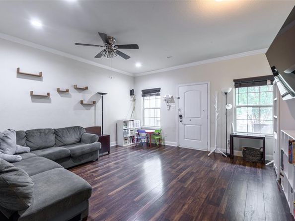310 S Justin Avenue , Dallas Texas 75211