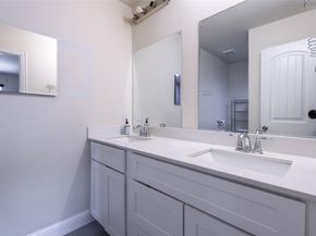 310 S Justin Avenue , Dallas Texas 75211