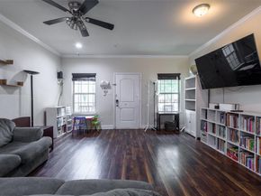 310 S Justin Avenue , Dallas Texas 75211