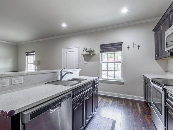 310 S Justin Avenue , Dallas Texas 75211
