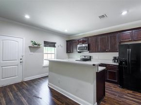 310 S Justin Avenue , Dallas Texas 75211