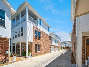 1020  Cavour Place , Dallas Texas 75204