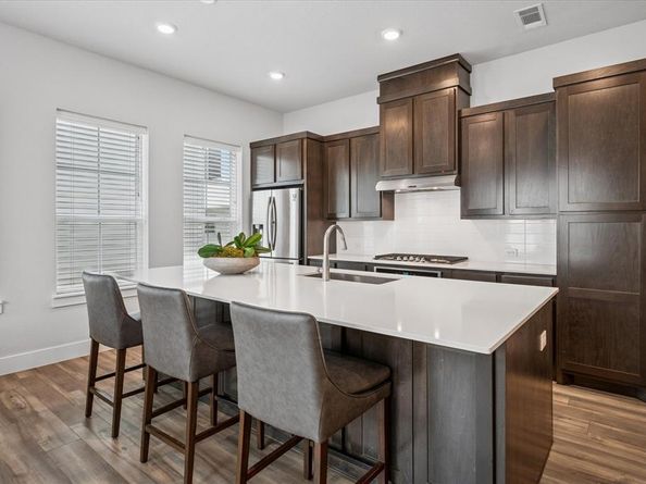 1020  Cavour Place , Dallas Texas 75204