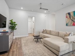 1020  Cavour Place , Dallas Texas 75204