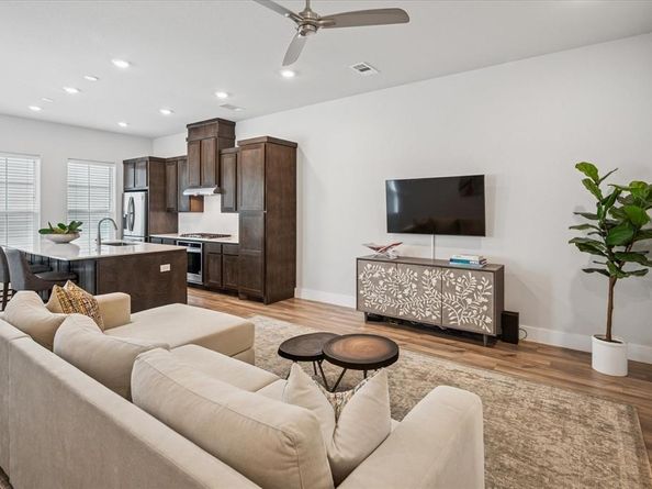 1020  Cavour Place , Dallas Texas 75204