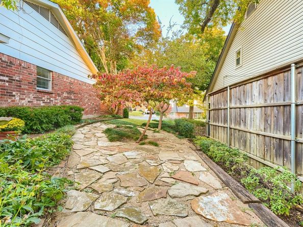 11933  Midlake Drive , Dallas Texas 75218