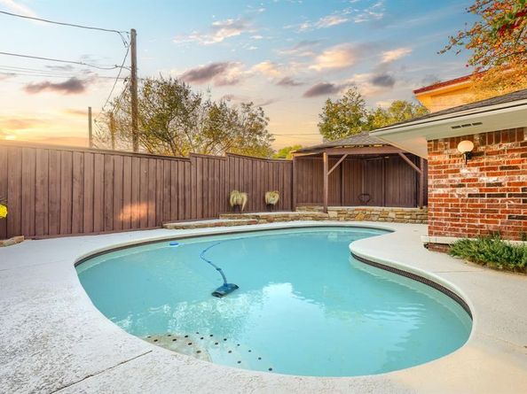 11933  Midlake Drive , Dallas Texas 75218