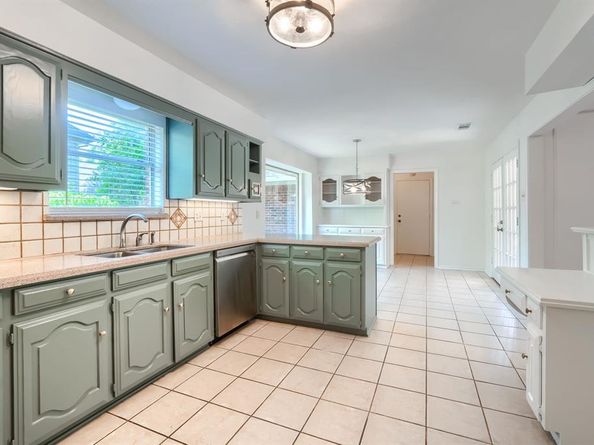 11933  Midlake Drive , Dallas Texas 75218