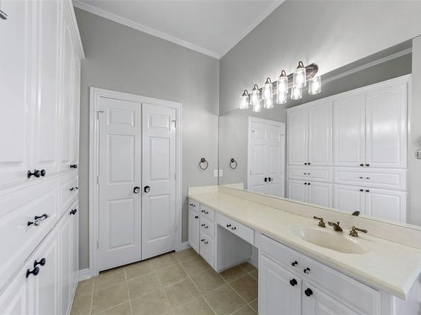 10208  Mohon Lane , Pilot Point Texas 76258