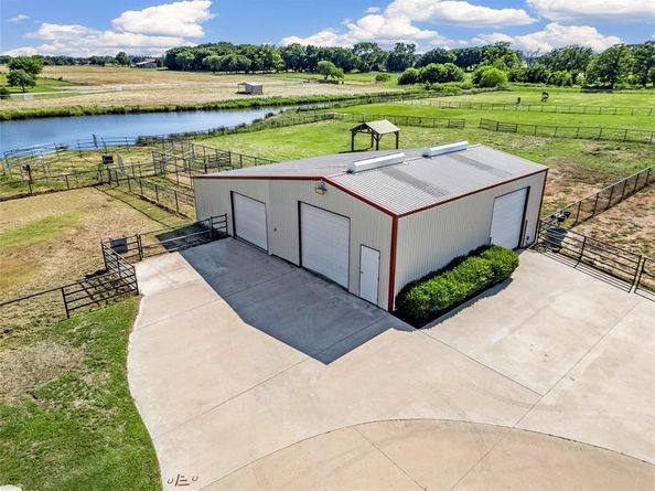 10208  Mohon Lane , Pilot Point Texas 76258