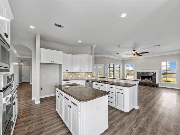 10208  Mohon Lane , Pilot Point Texas 76258