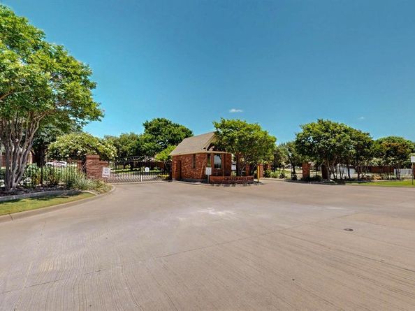 1115  Cresthaven Drive  13, Cedar Hill Texas 75104