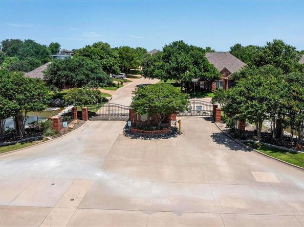 1115  Cresthaven Drive  13, Cedar Hill Texas 75104