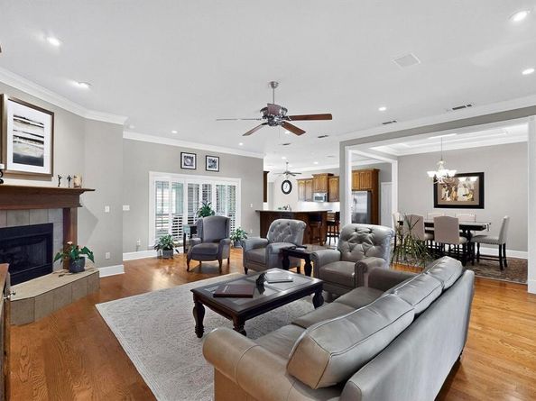 1115  Cresthaven Drive  13, Cedar Hill Texas 75104