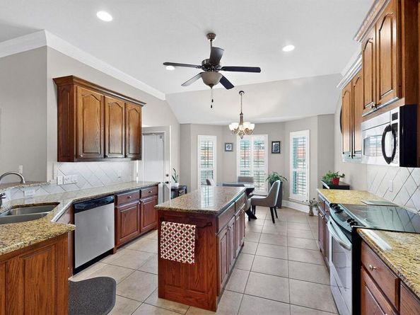 1115  Cresthaven Drive  13, Cedar Hill Texas 75104