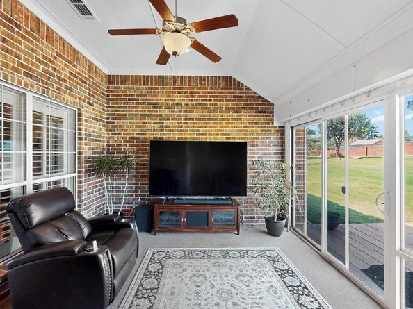 1115  Cresthaven Drive  13, Cedar Hill Texas 75104