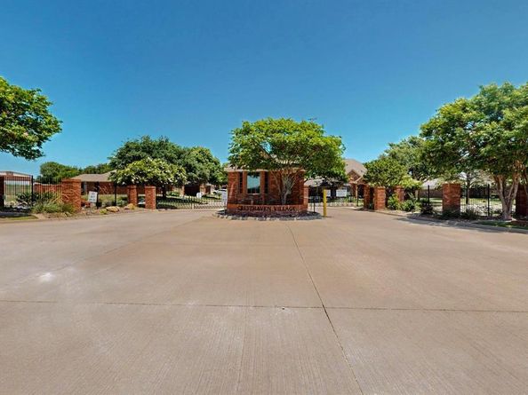 1115  Cresthaven Drive  13, Cedar Hill Texas 75104