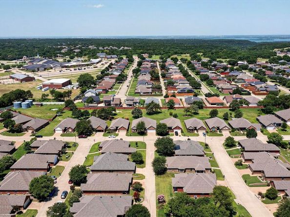 1115  Cresthaven Drive  13, Cedar Hill Texas 75104