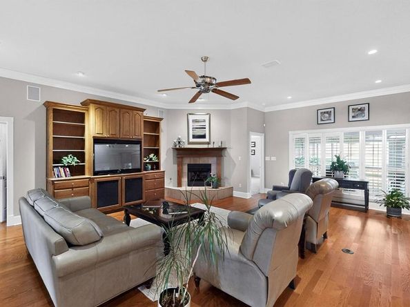 1115  Cresthaven Drive  13, Cedar Hill Texas 75104