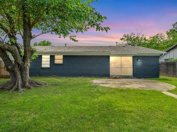 806  Brookshire Circle , Garland Texas 75043