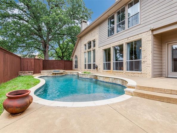 2804  Stonehurst Drive , Grapevine Texas 76051