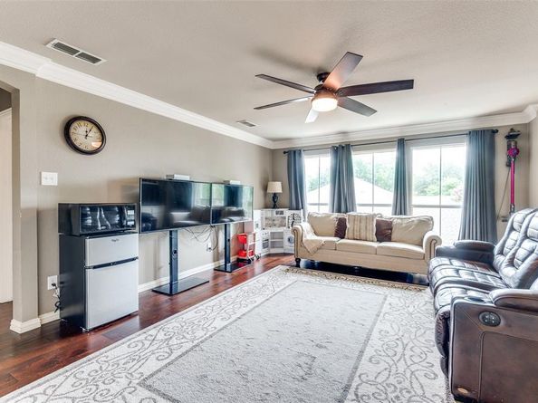 2804  Stonehurst Drive , Grapevine Texas 76051