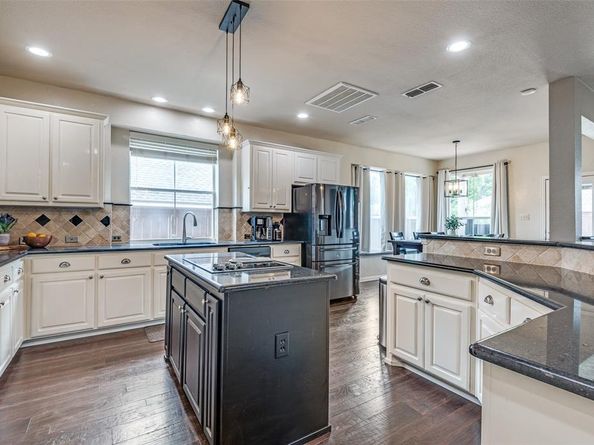 2804  Stonehurst Drive , Grapevine Texas 76051