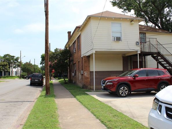 1130  Kings Highway , Dallas Texas 75208
