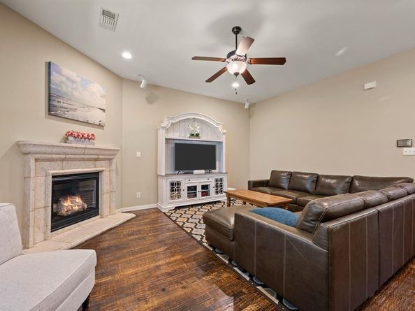 1125  Michener Way , Irving Texas 75063