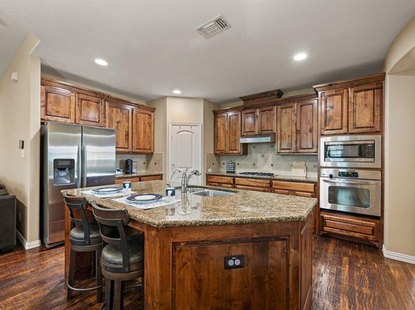 1125  Michener Way , Irving Texas 75063