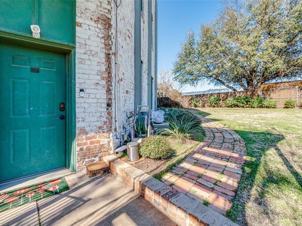 2220 S Harwood Street  106, Dallas Texas 75215
