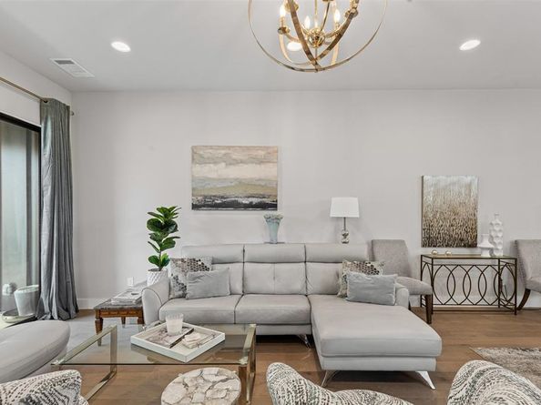 2741  Merrimac Street  101, Fort Worth Texas 76107