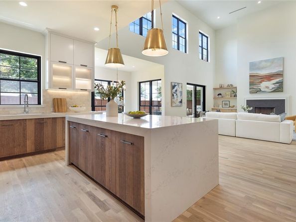 3228  Townsend Drive , Dallas Texas 75229