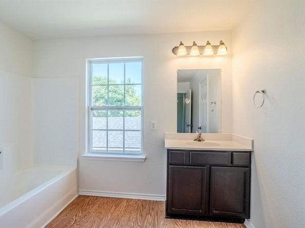 644  Mission Lane , Lancaster Texas 75146
