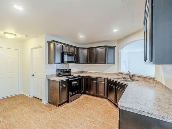 644  Mission Lane , Lancaster Texas 75146