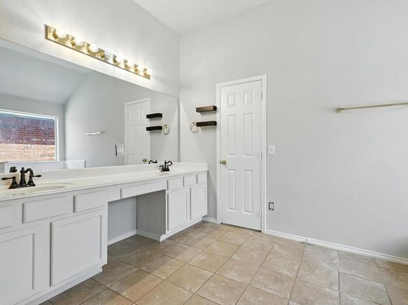 1637  Nightingale Lane , Corinth Texas 76210