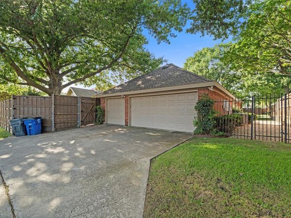 7032  Halprin Street , Dallas Texas 75252