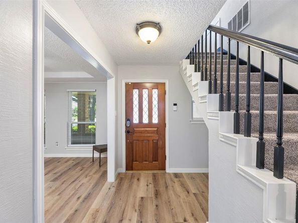 1606  Clarendon Drive , Lewisville Texas 75067