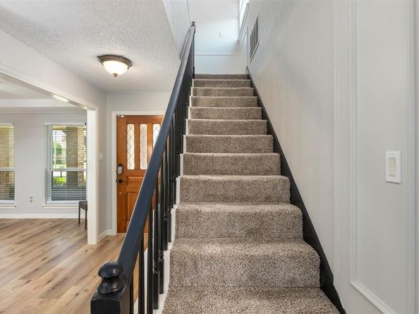 1606  Clarendon Drive , Lewisville Texas 75067