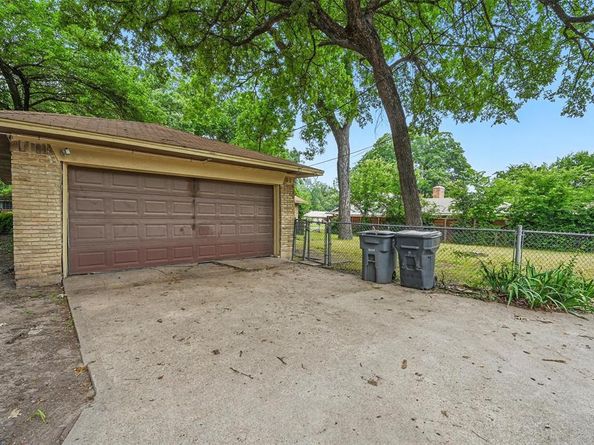 6330  Autumn Woods Trail , Dallas Texas 75232