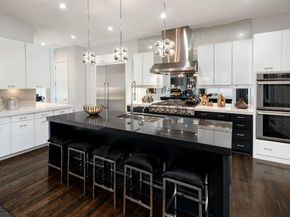 5811  Meletio Lane , Dallas Texas 75230