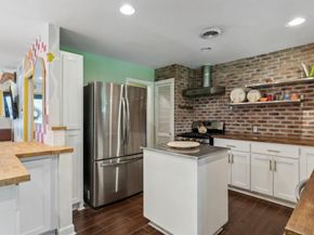 1423  Oriole Lane , Garland Texas 75042
