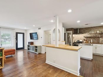 1423  Oriole Lane 