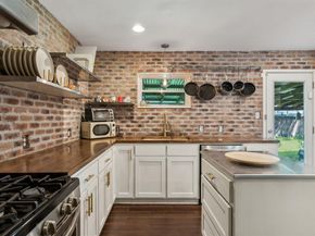 1423  Oriole Lane , Garland Texas 75042